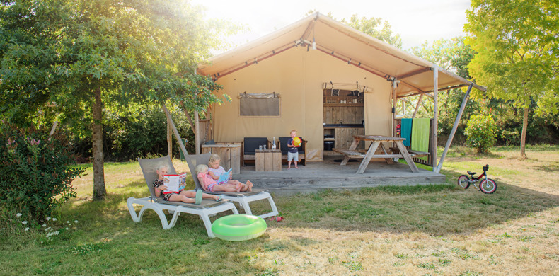  RCN-la-Ferme-du-Latois-camping-in-de-Vendee-Safari-lodge-mouette (4)