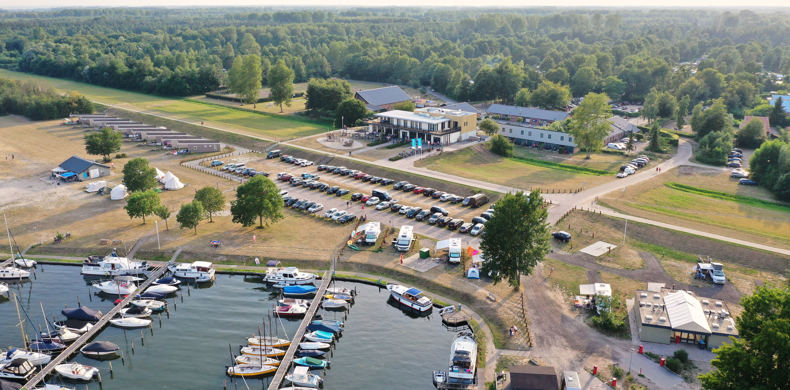 RCN-Zeewolde-vakantiepark-aan-het-water-drone-afbeedling-van-het-park RCN-Zeewolde-vakantiepark-aan-het-water-drone-afbeedling-van-het-park