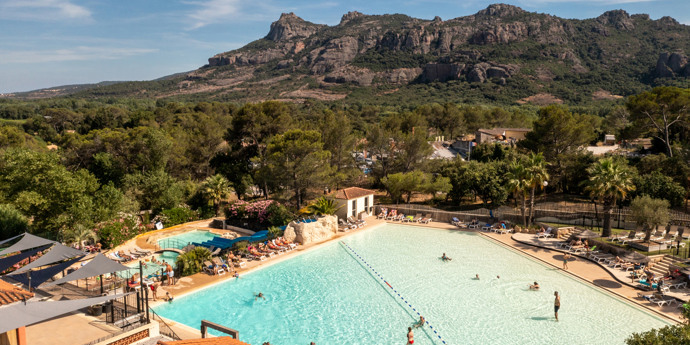 Camping met zwembad in de Provence