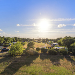 RCN-camping-la-Ferme-du-Latois-kampeerveld