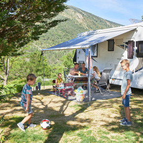 RCN-les-Collines-de-Castellane-camping-in-Verdon-camper (2)