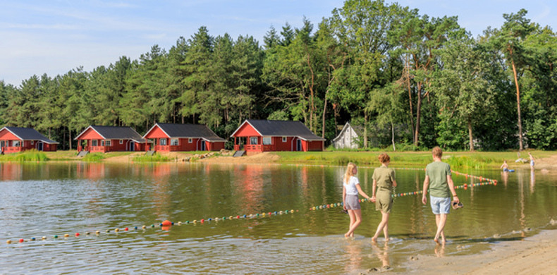 RCN-de-Flaasbloem-Vakantiepark-in-Brabant-Chaam-Finse-Waterlodges-aan-recreatiemeer (3)